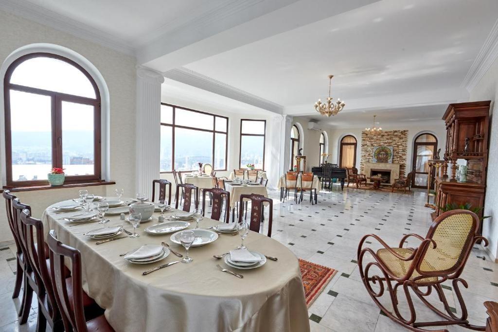 The Hilltop Skyline Hotel تبليسي المظهر الخارجي الصورة