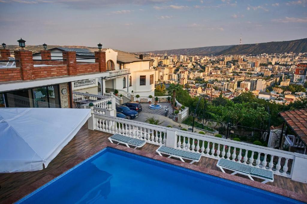 The Hilltop Skyline Hotel تبليسي المظهر الخارجي الصورة