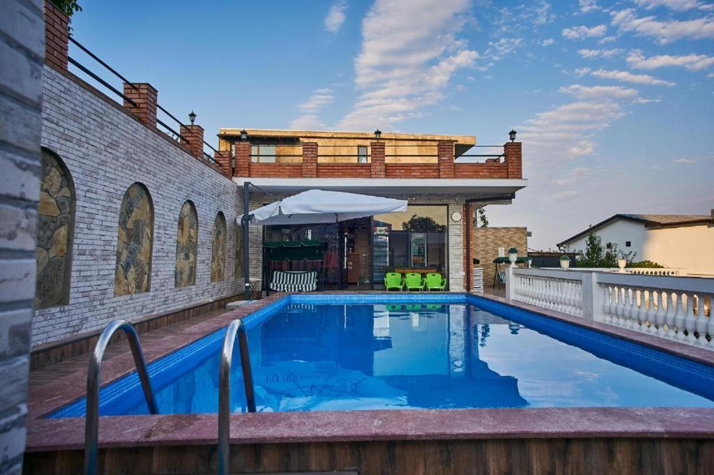 The Hilltop Skyline Hotel تبليسي المظهر الخارجي الصورة