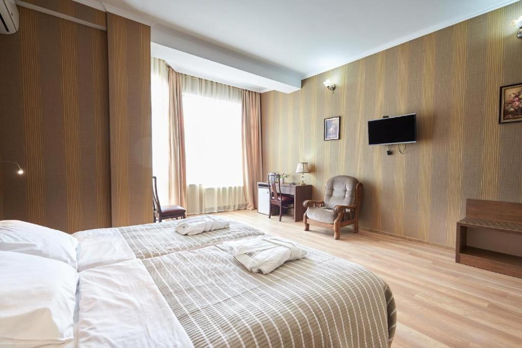 The Hilltop Skyline Hotel تبليسي المظهر الخارجي الصورة