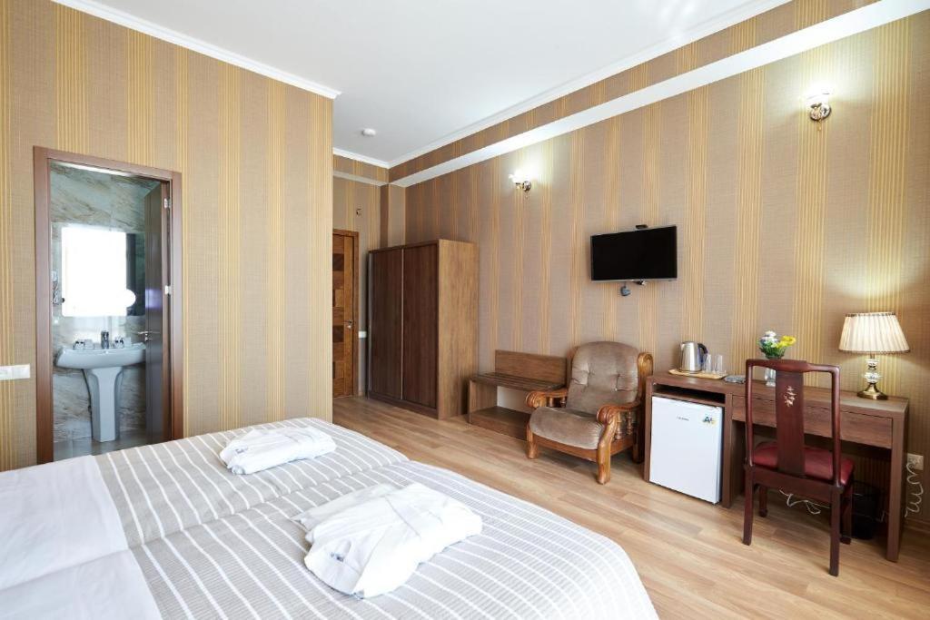 The Hilltop Skyline Hotel تبليسي المظهر الخارجي الصورة